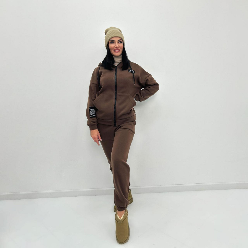 Женский спортивный костюм c нашивками 