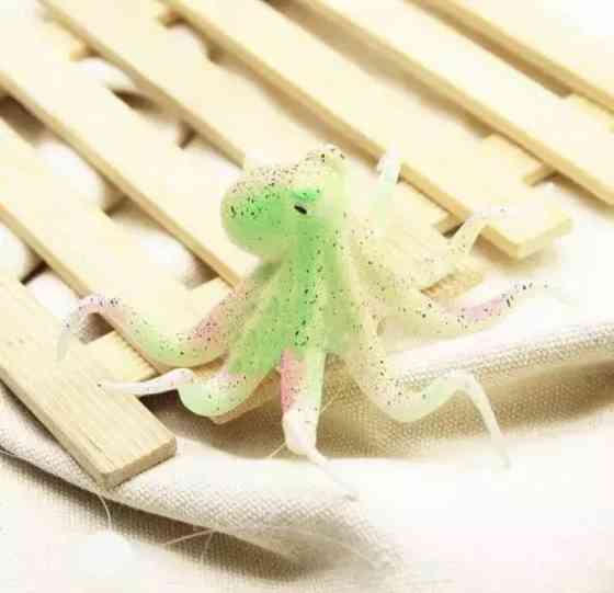 Восьминіг для акваріума салатовий, силіконовий та люмінісцентний (в темноті світяться), декор в акваріум), розмір 10*5 см Київ