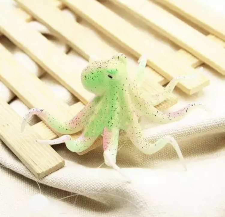 Восьминіг для акваріума салатовий, силіконовий та люмінісцентний (в темноті світяться), декор в акваріум), розмір 10*5 см Київ - фото 1