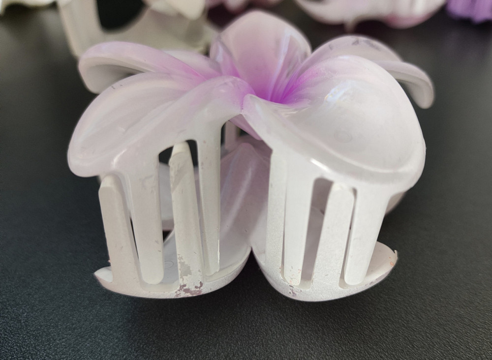 Заколка-крабік квітка Білий з малиновою серединкою Смела - изображение 2