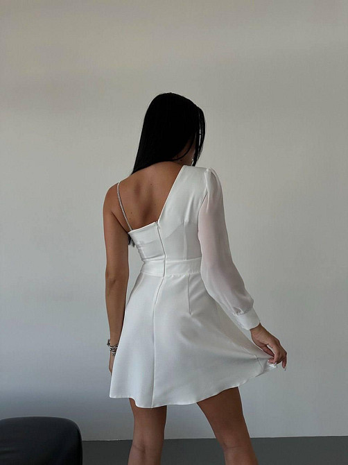 Жіноча святкова міні сукня на одне плече костюмка з шифоновими рукавами Одеса - фото 5