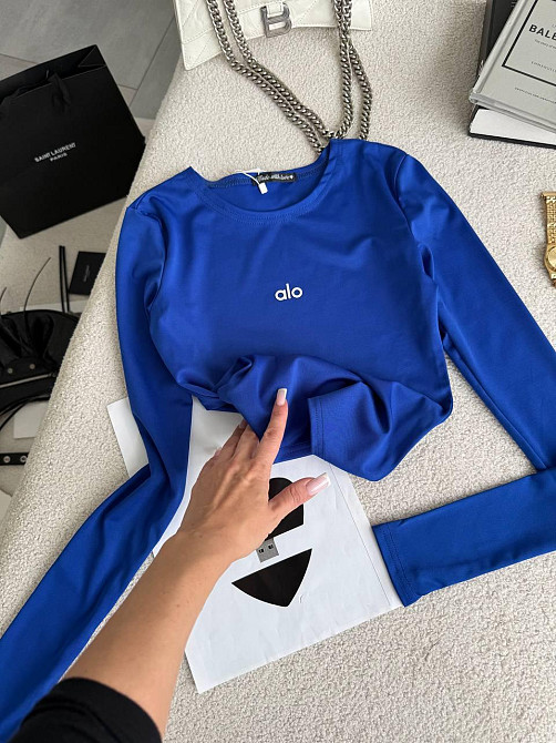 Стильный женский базовый лонгслив с надписью и вырезом под пальчик микродайвинг Электрик Одесса - изображение 3