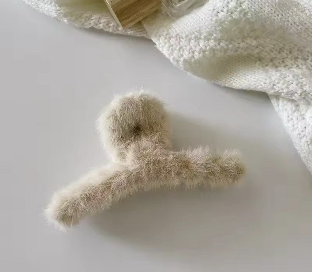 Шпилька крабік із хутра Бежевий Смела - изображение 1