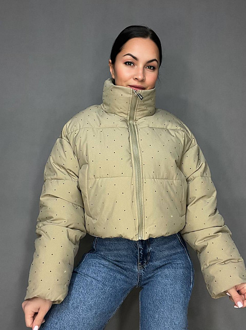 Куртка жіноча Haiziyuan 7165 укорочена пуффер з розсипом камінців демісезонна без капюшона оверсайз бежева, бежевий, XL Київ - фото 11