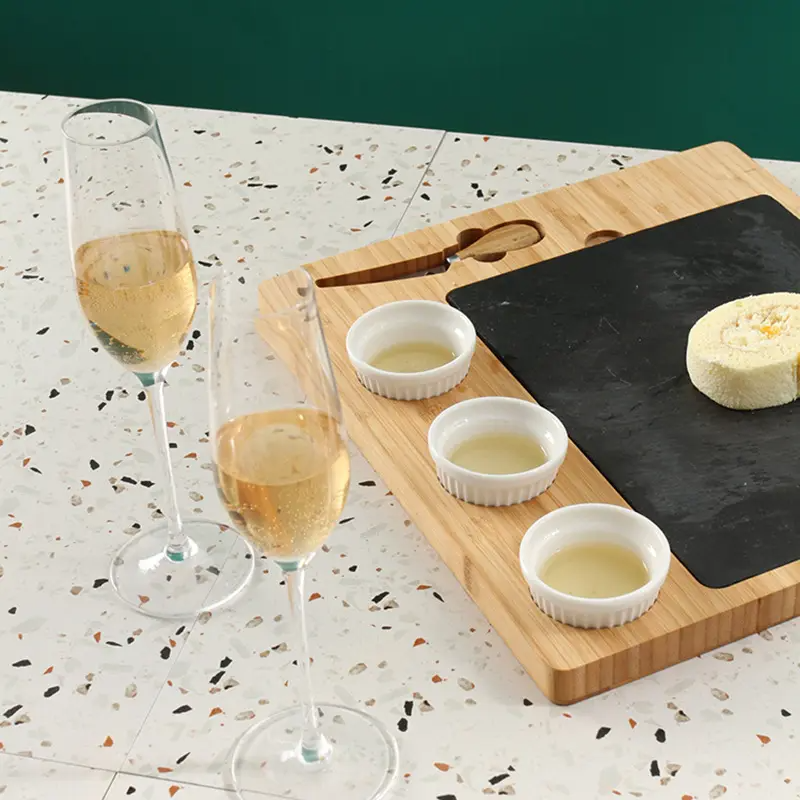 Дошка для сиру і закусок бамбукова з ножем і соусниками, менажниця дерев'яна для нарізки 38x33x2.8 см Кам'янець-Подільський - фото 3