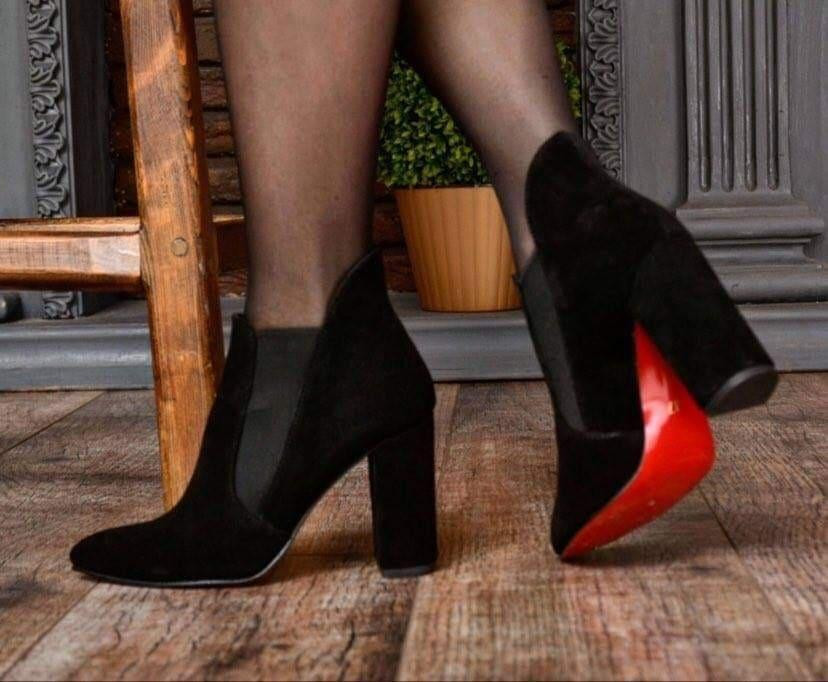 Crisma Елегантні черевики жіночі демісезонні весна-осінь чорні з натуральної замші на підборах Коломия - фото 4