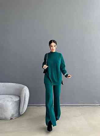 Женский базовый теплый брючный костюм двойка: свитер и штаны машинная вязка Изумрудный Одесса