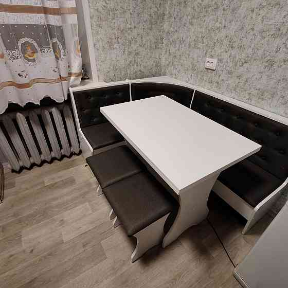 Мягкий кухонный уголок Семейный Белый 114 см х 154 см (Уголок+стол+2 табурета) Львов