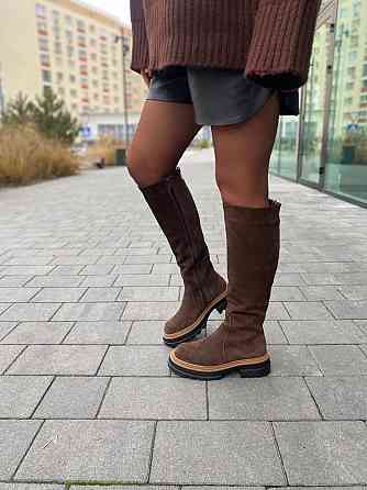 Чоботи жіночі 3004 на плоскій підошві коричневі зимові з натуральної замші / Чоботи замшеві зим Коломия