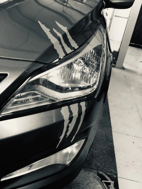 Наклейка на авто в виде Царапины Когтем Белая Свет Киев - изображение 3