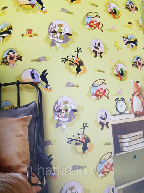 Обои виниловые на флизелине AdaWall Ada Kids метровые детские герои Луни тюнз комиксы на салатовом фоне Киев - изображение 1