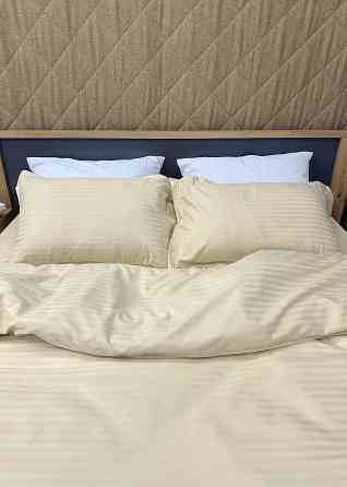 Комплект постільної білизни Страйп-сатин Полуторний з простирадлом на резинці 140х200х25, підковдра 150х220, 2 наволочки 70х70 Молочний (88-209) Київ