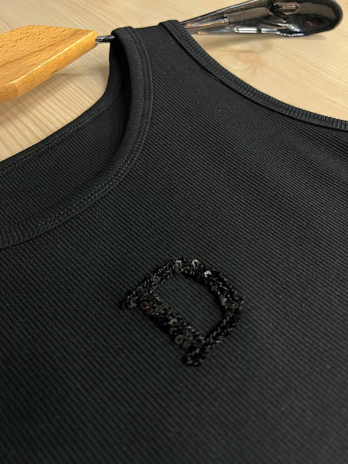 Майка жіноча A-N 27035 у рубчик з вишивкою літери D пайєтками, чорний, one size Київ - фото 7