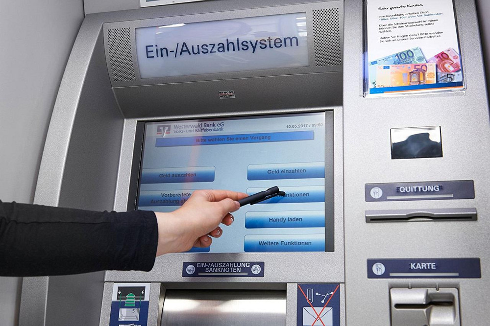 Ручка кулькова-стилус Troika Black Dolphin Ровно - изображение 3