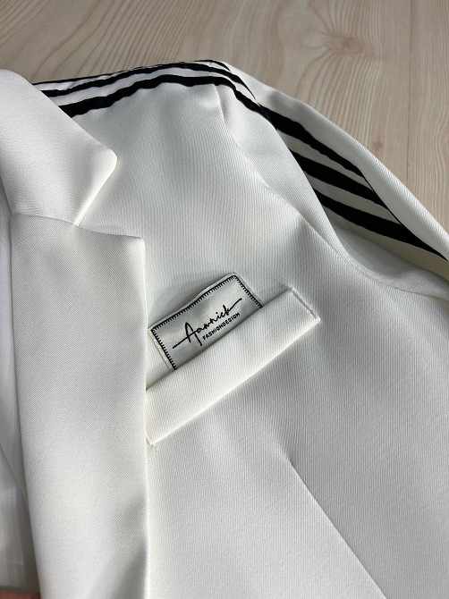 Піджак жіночий Qidian 92208 з лампасами на рукавах оверсайз широкий спортивний стиль one size, білий Одеса - фото 10