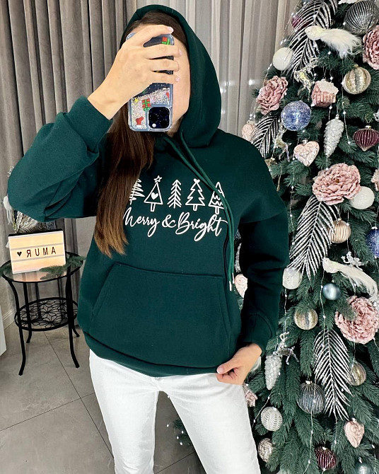 Женское уютное оверсайз худи с новогодним принтом трехнитка на флисе Изумрудный, 42/46 Одесса - изображение 1