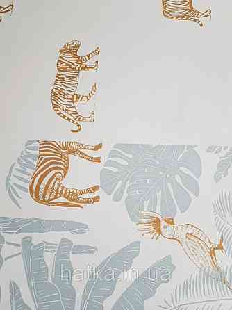 Шпалери флізелінові дитячі Caselio Our Planet джунглі рослини тварини слони, тигри жирафи папуги на білому Київ