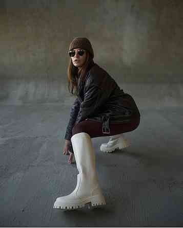 Стильні чоботи зимові жіночі натуральна шкіра на низькому ходу молочні р. 38-40 / Чоботи на зим Коломия