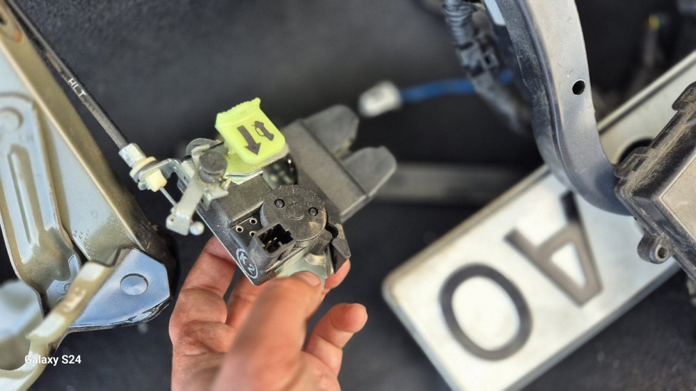 Kia Optima 2011–2015 Замок крышки багажника Киев - изображение 1