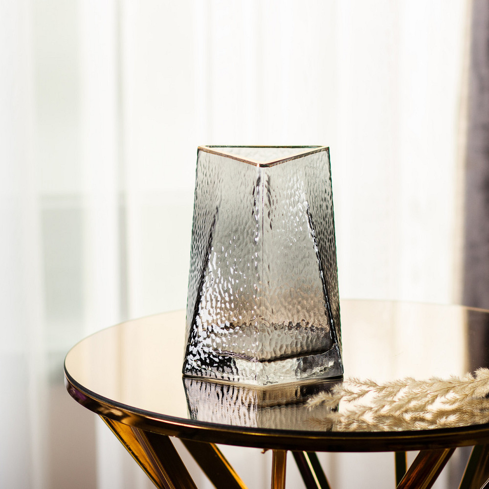 Треугольная стеклянная ваза для цветов с золотой окантовкой Киев - изображение 2