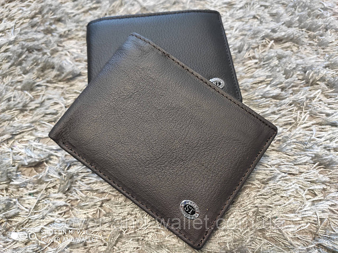 Зручне чоловіче портмоне без застібки коричневого кольору ST Leather Київ - фото 1