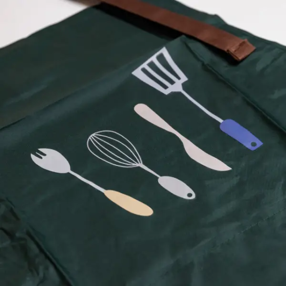 Фартух кухонний з поліестеру 68*75 см водонепроникний зелений 529-1GR Коломия