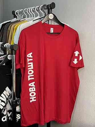 Красная футболка оверсайз Новая Почта с принтом логотипа на рукаве и спине Черновцы