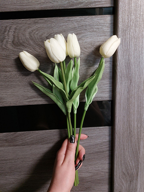 Штучні тюльпани 5 штук 34 см на 45 мм білий Київ - фото 3