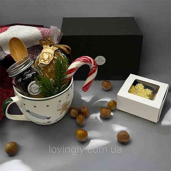 Компактный новогодний набор: чашка, горячий шоколад, сладости, свеча Снежинка Ирпень