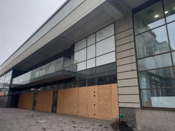 Торговое помещение в аренду в бизнес-центре железнодорожной станции. Свежая реконструкция, крупная витрина. Безопасность электроэнергии 30 кВт круглос Днепр