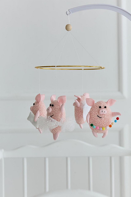 Дитячий музичний мобіль на ліжечко для немовлят WoollyFox "Веселі свинки" на 35 мелодій Київ - фото 2