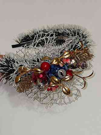 Обруч декор на голову с мишуры и новогодними игрушками one size разноцветный ручная работа Киев