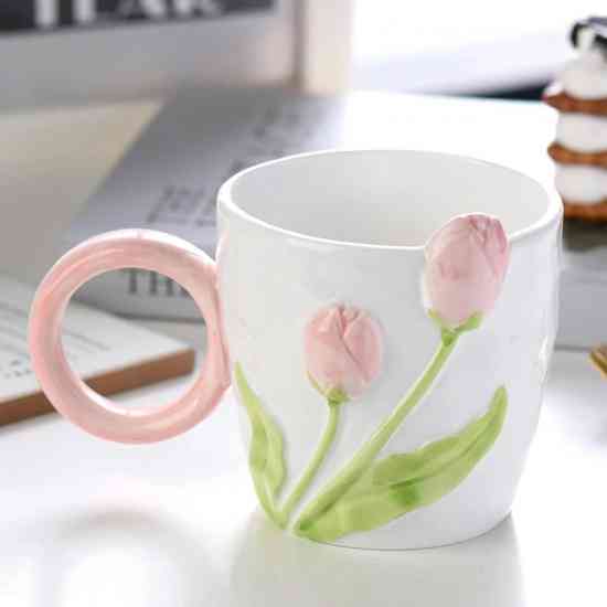 Чашка Тюльпани з круглою ручкою 470 мл рожевий Вінниця
