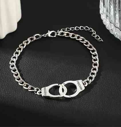 Мужской серебристый браслет с гравировкой 