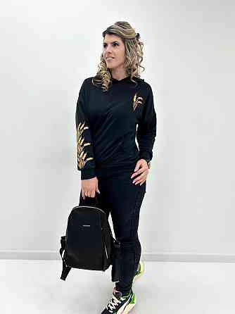 Демисезонный женский худи с принтом 