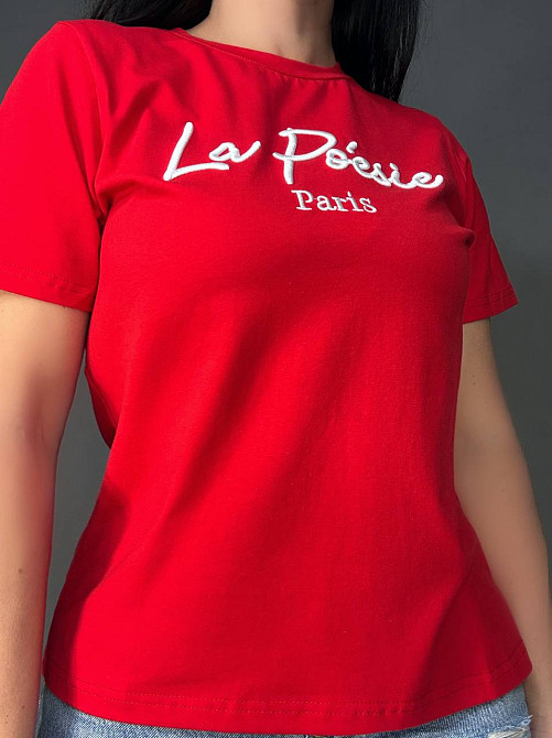 Футболка жіноча A-N 30103 базова з вишивкою La Poésie Paris однотонна, червоний, one size Київ - фото 3