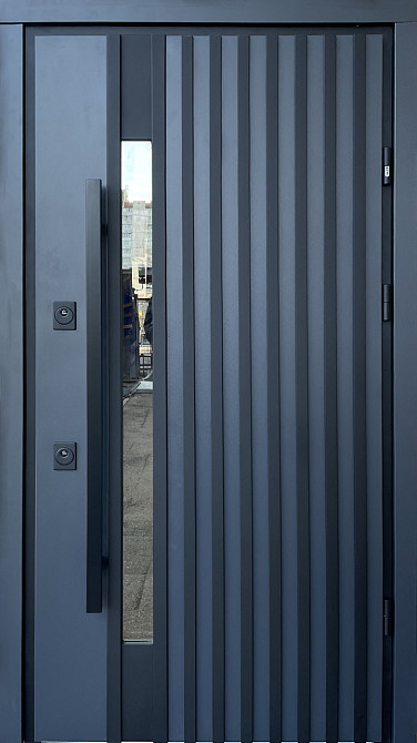 Двері вуличні з ручкою трубою і магнітним прижимом, модель Rio-S loft, Антрацит/vin.Білий атлас Київ - фото 1