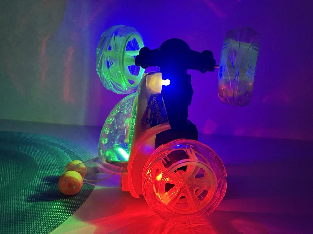 Машина Перевертень трюкова радіокерована зі колесами, що світяться 18 см Жовта (3048) Чернігів - фото 5