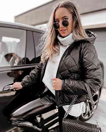 Женская короткая куртка с капюшоном водоотталкивающая плащевка с утеплением силикон Черный, 50/52 Одесса