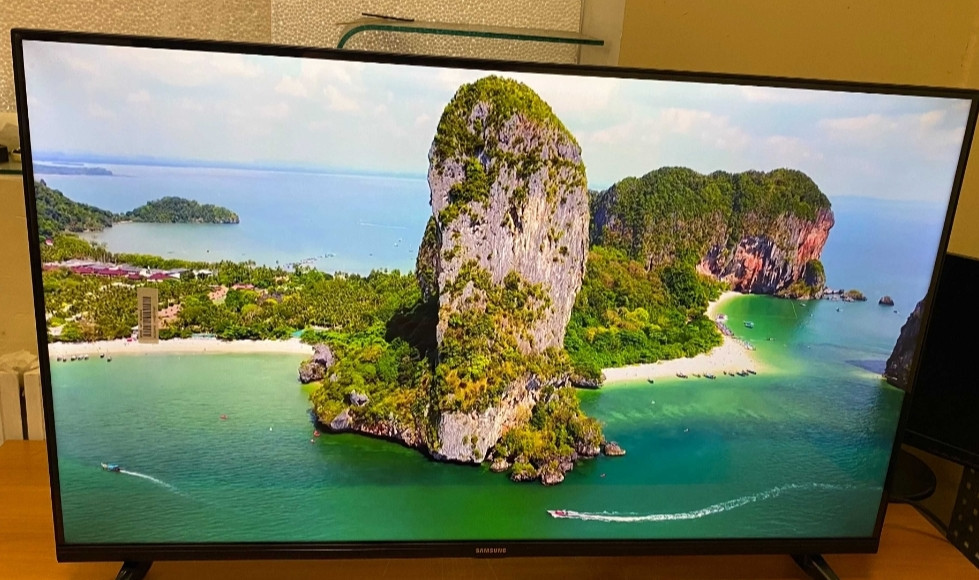 NEW ! Телевизор: Samsung 4K Smart TV 45