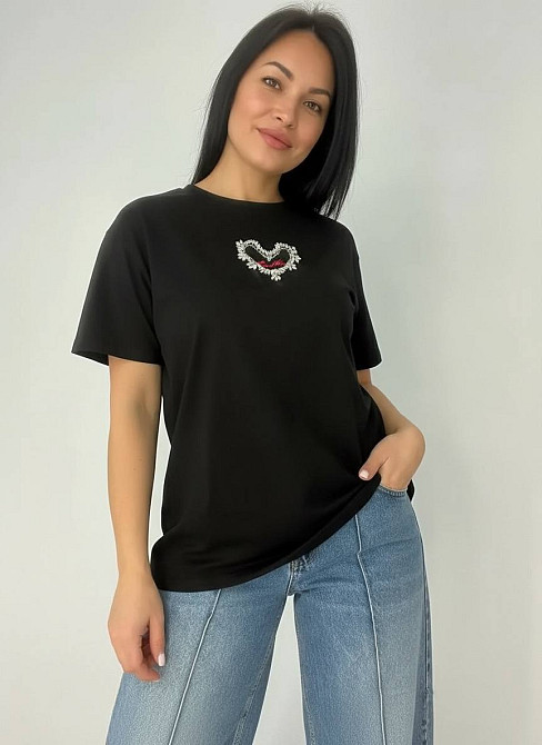 Футболка жіноча Anni 046 оверсайз базова з вишивкою серце в камінцях one size, чорний, one size Київ - фото 19