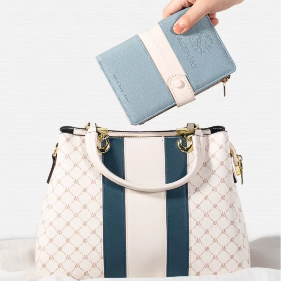 Обложка для паспорта, холдер дорожный для паспорта,удостоверения,банковских карт, билетов и документов,голубой Каменец-Подольский