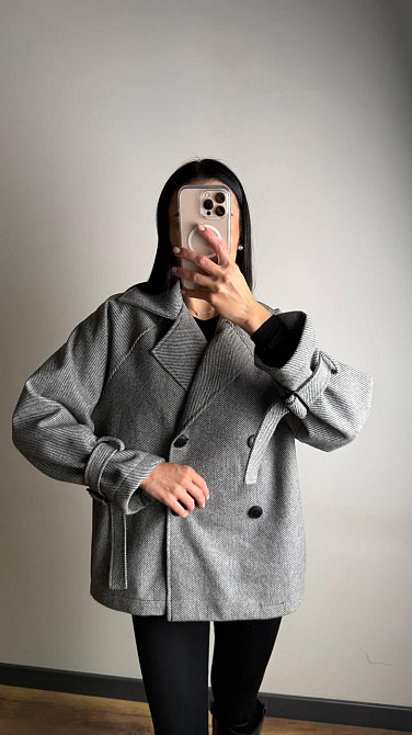 Женское трендовое пальто с двубортной застежкой на пуговицы и поясом Серый Одесса - изображение 3