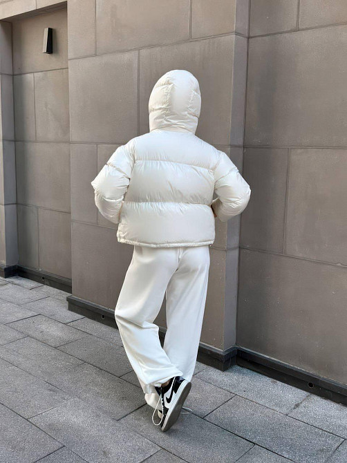 Женская короткая куртка дутик с карманами и капюшоном плащевка перламутр на синтепоне Одесса - изображение 2