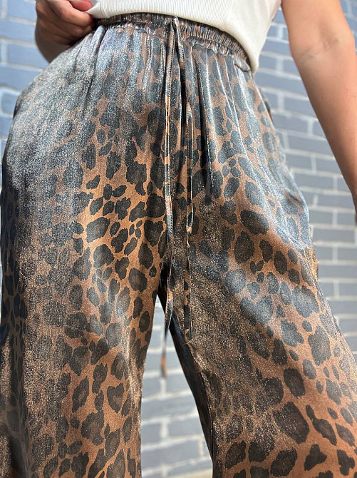 Брюки жіночі My fashion 1694 леопардовий принт palazzo широкі на резинці шовк one size коричневі, коричневий, one size Київ - фото 11