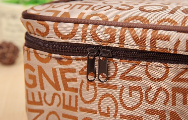 Коричневая косметичка с надписями - высота 11см, ширина 12,5см, длина 20см, нейлон, водонепронецаемая Киев - изображение 2