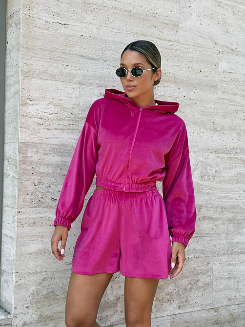 Жіночий стильний костюм-двійка: кофта та шорти зі стразами велюр Малина, 42/44 Одеса - фото 1