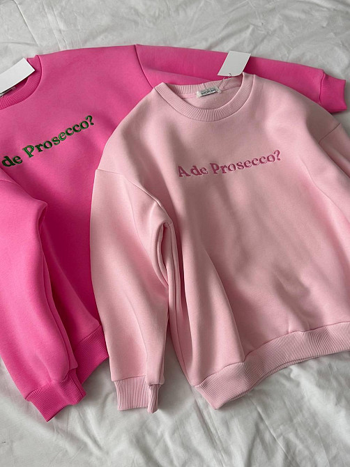 Жіночий стильний оверсайз світшот з написом «A De Prosecco?» турецька тринитка пін'є Малина Одеса - фото 4