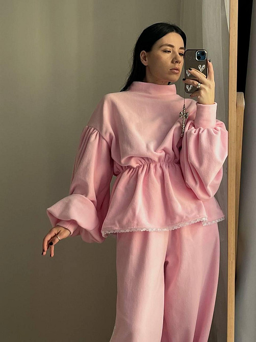 Женский костюм двойка: объемный свитшот с сборкой на талии и свободные брюки велюр Одесса - изображение 8