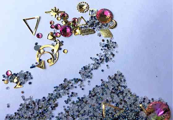 Стрази Swarovski мікс різні розміри та форми + формочки різних форм (1400 шт.) чорні та фіолетово- смарагдові. Київ